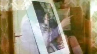 উদ্যোক্তা মহিলা লোকটিকে চুম্বন করলেন এবং পোশাক খুলে ফেললেন সেক্সি ভিডিও সেক্স