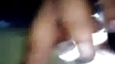 একটি protruding phallus তার লোকাল সেক্সি বিএফ মুখের মধ্যে একটি দ্রুত কষা দ্বারা নেওয়া হয়