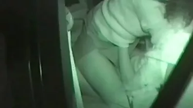 একটি পাতলা মেয়ে তার চোখের সামনে একটি লোকের সাথে প্রতারণা করবে এবং লাজুক সেক্সি ভিডিও বিএফ নয়
