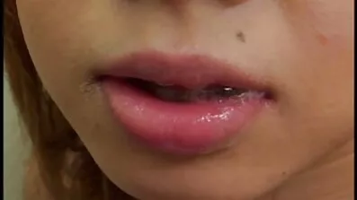 একটি ভেজা গর্তে ঝরনা একটি মেয়ে Fucked সেক্সি বিএফ এইচডি