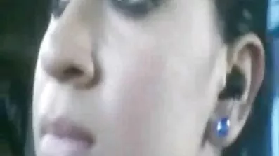 মোটা সেক্স ভিডিও সেক্সি তার কালো চামড়ার পুরুষের মোরগের উপর বসল