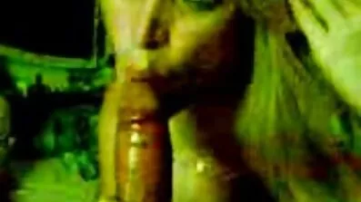 Busty স্বর্ণকেশী মহিলা পূর্ণ বাংলা সেক্সি বিএফ একটি বৃত্ত অনুমোদিত