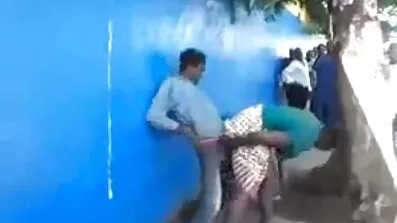 তার লম্বা ডিভাইস দিয়ে সে তার স্ত্রীকে মুখে বাঙালি সেক্সি বিএফ নিয়ে চুদছে।
