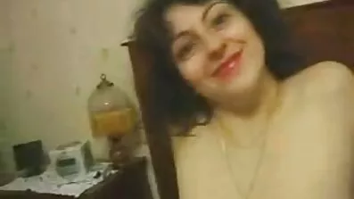 অ্যাথলেটিক কুক্কুট একটি হিন্দি সেক্সি বিএফ নো-হ্যান্ডস ব্লোজব রোল করে