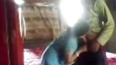 সেক্সি মুলাটো বাংলা সেক্সি বিএফ তার প্রেমিকার পুরুষাঙ্গের উপর ঝাঁপিয়ে পড়ল।