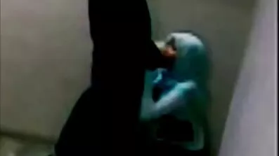 সুন্দরী মহিলা সকালে নায়িকাদের সেক্সি ভিডিও ঘুম থেকে উঠে তার গুদ বন্ধ করে দিল