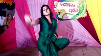 নিগ্রোরা উল্কি আঁকা প্রলোভনসঙ্কুল ম্যাডাম একটি ভিড় সেক্সি সেক্সি বিএফ বন্ধ