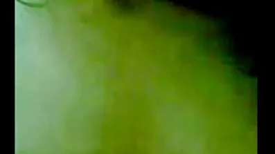 শীতল ছানা পুরুষের বাংলাদেশী সেক্সী ভিডিও একটি ভাল খাওয়ানো সদস্যের উপর বসে।