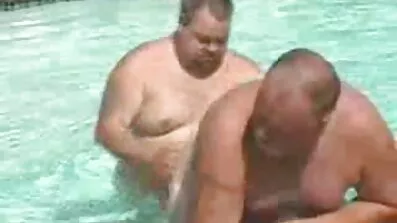 একটি busty সৌন্দর্য একটি বিশাল মোরগ দেখা সেক্সি ভিডিও দেখান তার ভগ খোলা