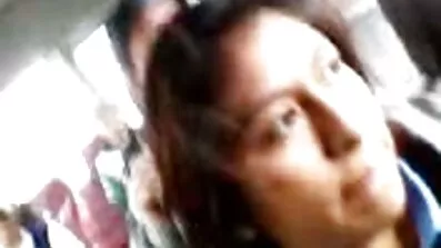 সেলুনে ছুটে গিয়ে একটি বুথে একজন কালো লোককে চুষে ফেলে বিএফ সেক্সি বিএফ