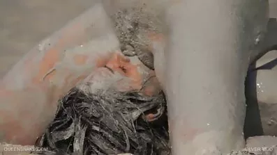 রঙ্গিন বাঙালি সেক্সি ভিডিও প্যান্ট ছিঁড়ে এবং একটি শান্ত মিঙ্ক fucked