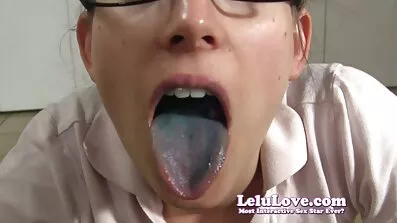 ছোট tits crumples এবং পাছা বিএফ সেক্সি একটি মেয়ে fucks